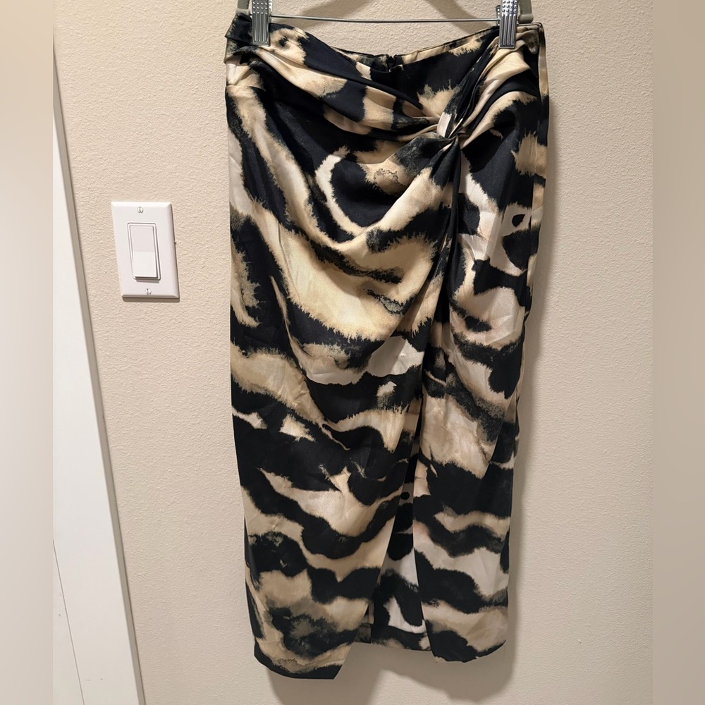 Mango Black and Cream Patterned Skirt